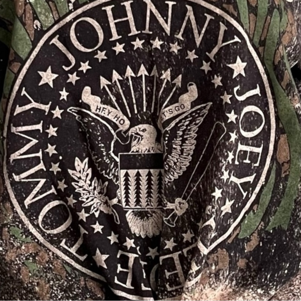 1234 The Ramones Destroyed Knotted Tie Dye Presidential Seal Band Tee SZ M - Picture 7 of 8